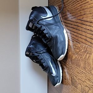 Nike kids basketball shoes, black, size 2.5.